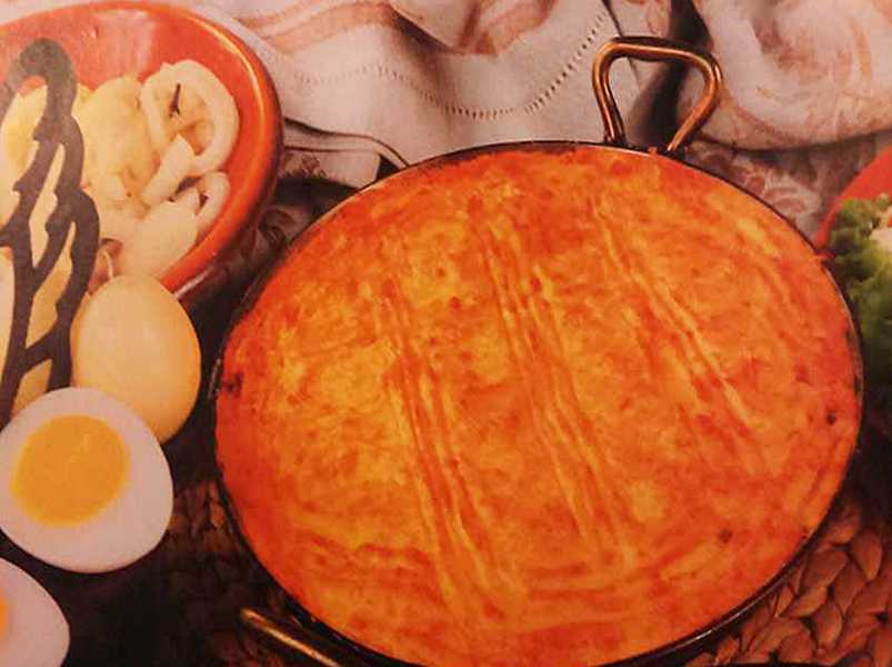 картофельная запеканка из жареной картошки и сыра.