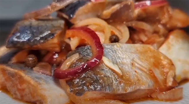 селёдка, маринованная в томате и соевом соусе, п/о.