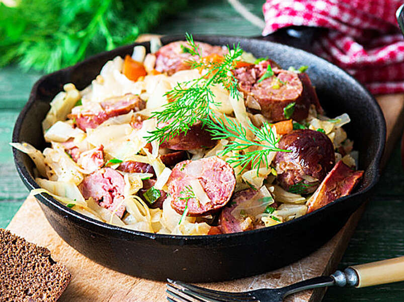 капуста тушеная с копченой грудкой.