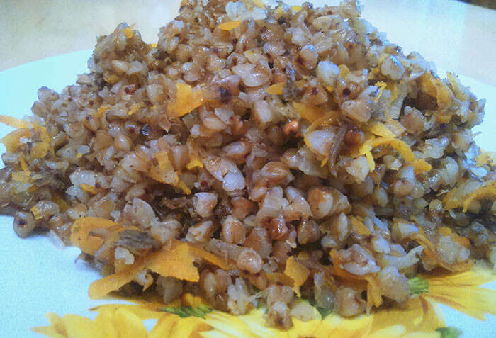 гречневая каша с яйцом.