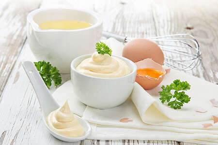 основа соуса майонеза домашнего приготовления.