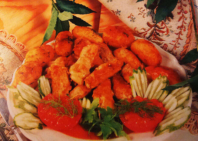 закуска, рулетики из мяса и чеснока.