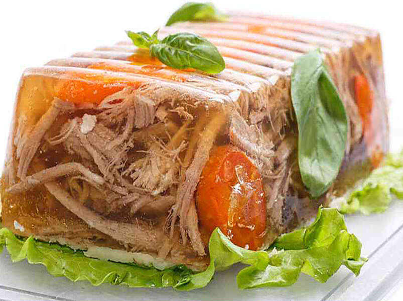 холодец из говядины и куриных потрохов.