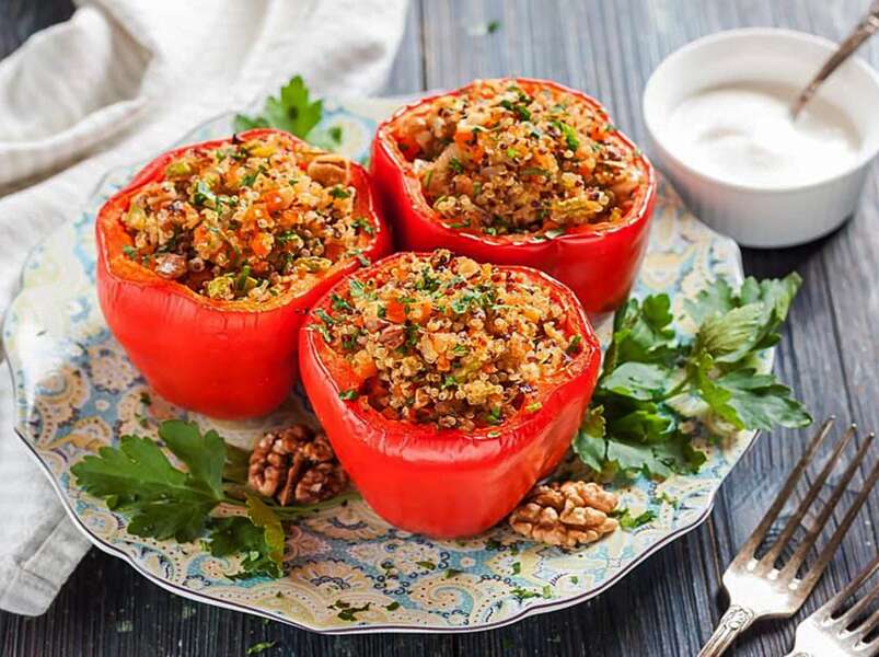 перец фаршированный брынзой и орехами.