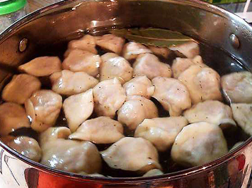 пельмени из вареного мяса.