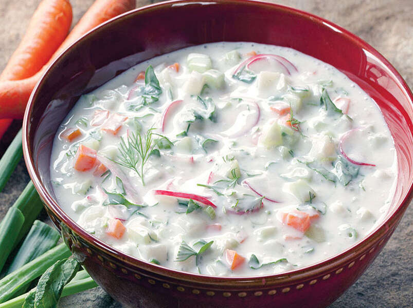 окрошка на квасе с кальмарами.