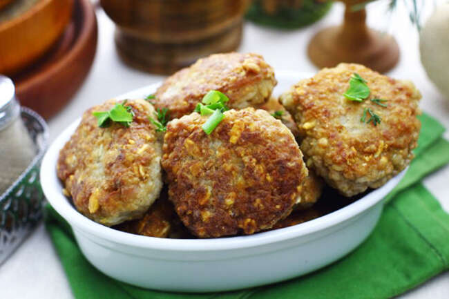 котлеты из овсянки, сосисок и куриных кубиков «Финансовый кризис»