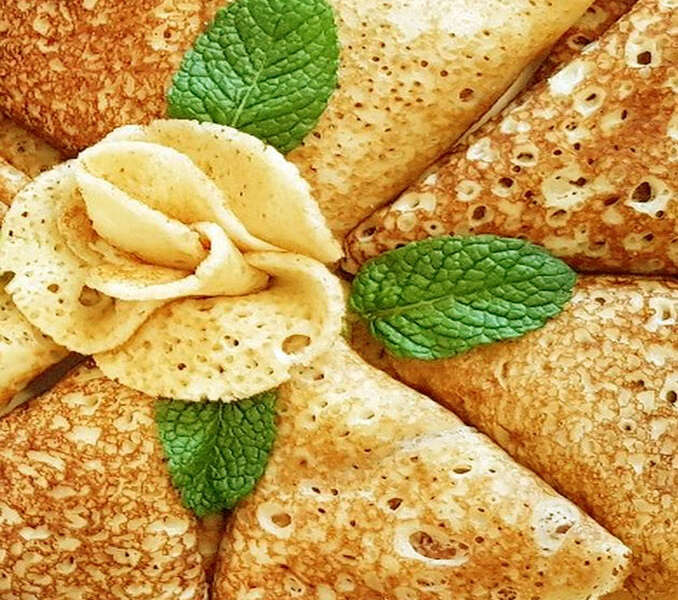 блины на дрожжах (простые).