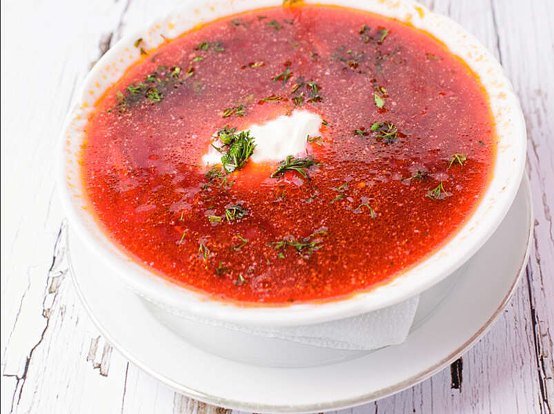 борщ со свеклой и томатной пастой.