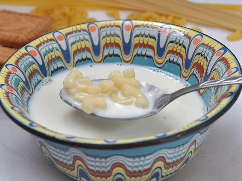 суп молочный с вермишелью.