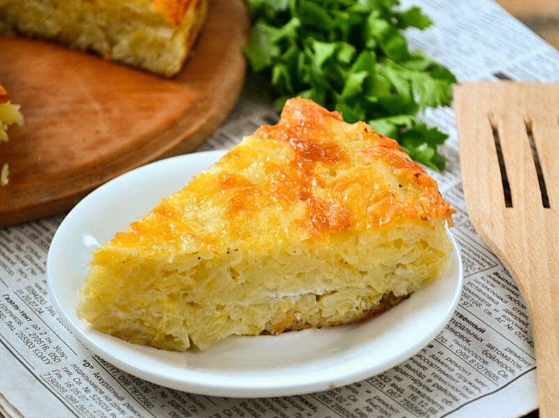 картофельная запеканка с тушеным луком.