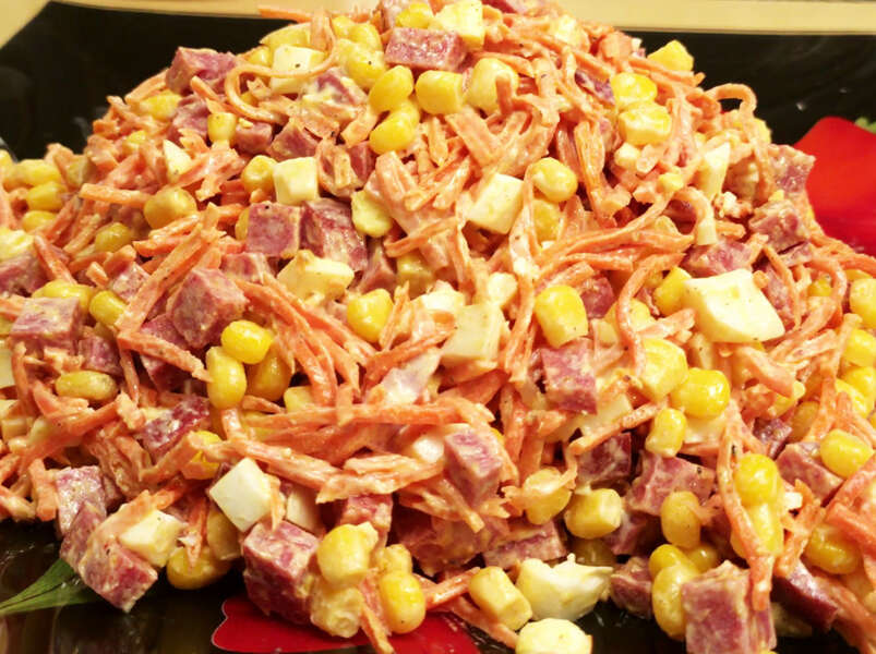 Салат, с кукурузой, корейской морковкой и колбасой, п/о, видео.