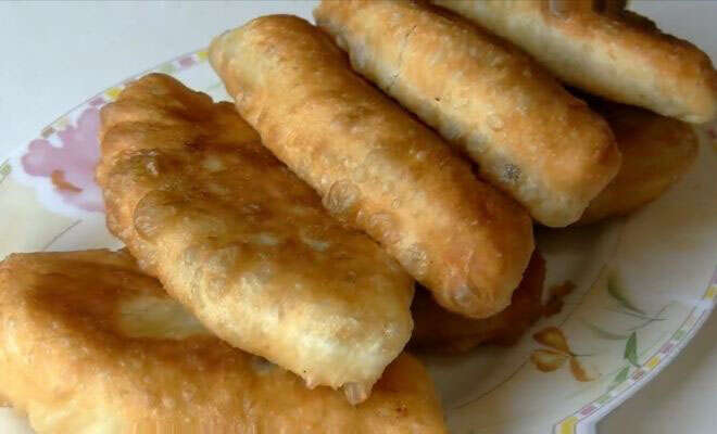пирожки на кефире с рисом и мясом.