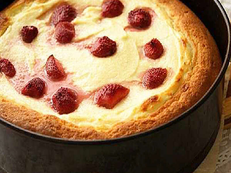 творожный пирог, воздушный с фруктами.