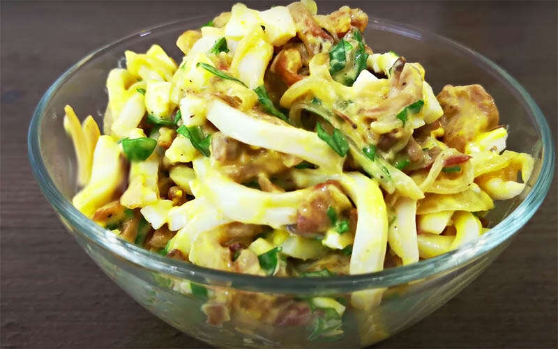 Салат, с кальмаром и грибами, п/о, фото.