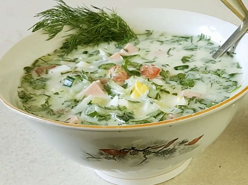 окрошка с бараниной, овощами и кефиром.