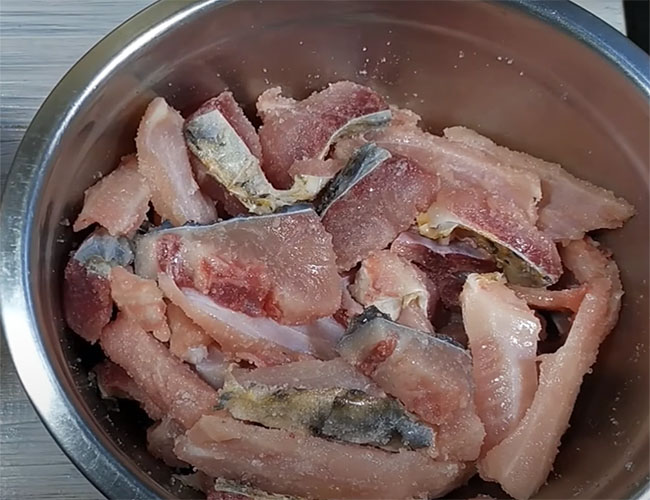 Сазан в духовке кусочками. Рецепт маринованного сазана. Рецепт маринованного сазана. Мариновка сазана. Рецепт маринованного сазана.