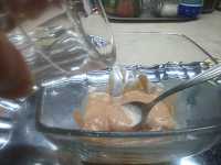 разбавляем подливку теплой водой