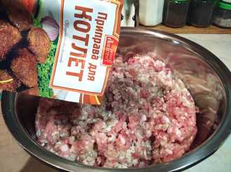 добавляем в фарш приправу для котлет