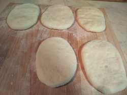 плоские пирожки
