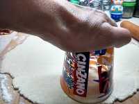 вырезаем кружочки стаканом