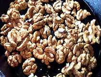 охлаждаем обжаренные орехи