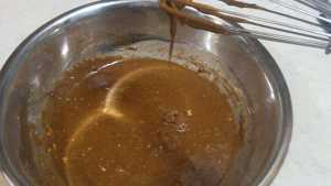 льющееся тесто для кексов с какао