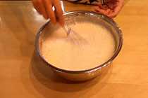 перемешиваем тесто