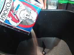 засыпаем сухие дрожжи