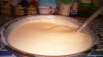 перемешиваем соду с тестом