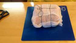 перевязываем рулет суровой ниткой