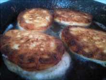 жарим с другой стороны 5 минут на медленном огне