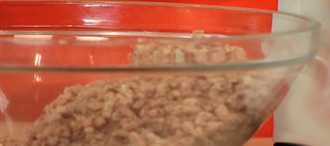 выкладываем фарш в миску