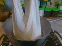 собираем творог в узелок