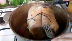 вынимаем готовый рулет