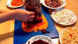 натираем свеклу на крупной терке