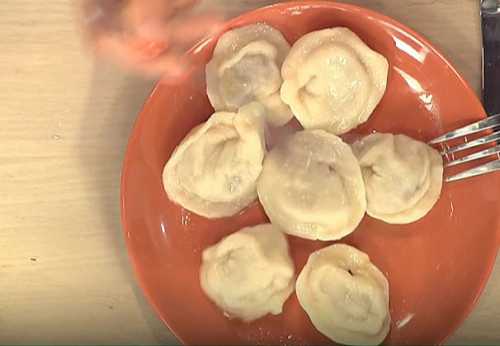 Пельмени говядина курица рецепт. 40f4c1145261b996934b95cbe4c167a6. Пельмени говядина курица рецепт фото. Пельмени говядина курица рецепт-40f4c1145261b996934b95cbe4c167a6. картинка Пельмени говядина курица рецепт. картинка 40f4c1145261b996934b95cbe4c167a6. Пошаговый рецепт приготовления пельменей с фаршем из говядины и курицы (необычный метод приготовления). Особенность в приготовлении теста. Тесто готовиться на основе кефира и получается вкусно. Попробуйте приготовить, может понравиться!
