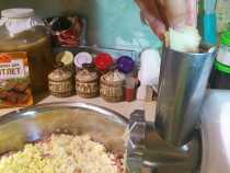 перемалываем корки хлеба