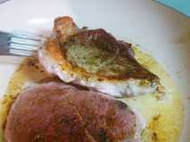 обжариваем стейк на сковороде