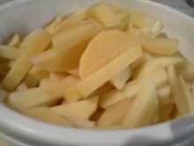 картофель брусочками для супа картофельного с мясными фрикадельками