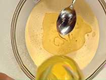 добавляем в тесто растительное масло