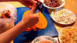 чистим варенную свеклу