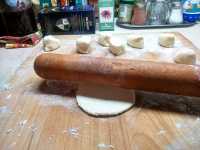 раскатываем кусочек в лепёшку