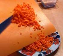морковь выкладываем на тарелку