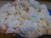 творог на тарелке