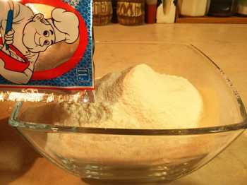 засыпаем сухие дрожжи