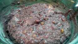 перемешиваем орехи с тестом