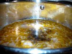 добавляем черный перец для каши гречневой с куриной грудкой