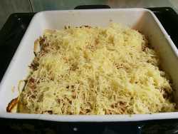 равномерно перераспределяем сыр на рыбу