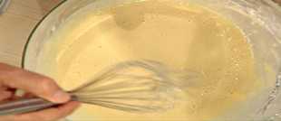 перемешиваем тесто